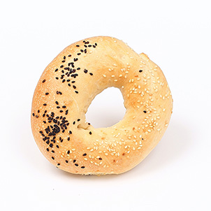 rounded bagel whith brown and white sesame seeds